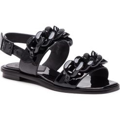 Sandały TORY BURCH - Adrien Sandal 52945 Perfect Black 006. Czarne klapki damskie Tory Burch, w paski, ze skóry, bez obcasa, na obcasie. W wyprzedaży za 769,00 zł.