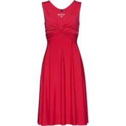 Sukienka shirtowa bonprix czerwony. Czerwone sukienki damskie bonprix, bez wzorów, bez kołnierzyka, bez rękawów, rozkloszowane. Za 109,99 zł.