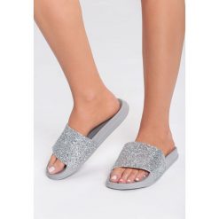 Szare Klapki Believer. Szare klapki damskie marki Inny, bez wzorów, bez obcasa, na płaskiej podeszwie. Za 49,99 zł.