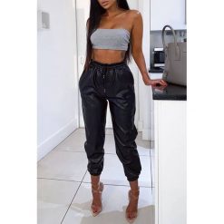 Damskie spodnie TIALA BLACK. Czarne spodnie damskie IVET, m, bez wzorów, eleganckie, z podwyższonym stanem. W wyprzedaży za 99,00 zł.