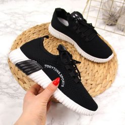 Buty sportowe damskie czarne McKey - czarny. Czarne buty sportowe damskie Mckey, bez wzorów, sportowe. Za 79,99 zł.