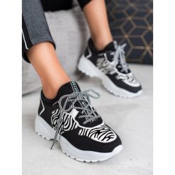 MODNE SNEAKERSY ZEBRA PRINT. Sneakersy damskie SHELOVET. W wyprzedaży za 99,90 zł.