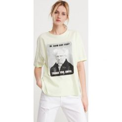 T-shirt z nadrukiem - Zielony. Zielone t-shirty damskie Reserved, s, z nadrukiem, bez kołnierzyka. W wyprzedaży za 19,99 zł.