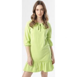 Limonkowa Sukienka Morgalla. Sukienki damskie Born2be, xl, bez wzorów, z dzianiny, bez kołnierzyka, bez rękawów. W wyprzedaży za 59,99 zł.