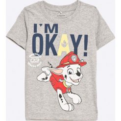 Name it - T-shirt dziecięcy 80-104 cm. Szare t-shirty chłopięce marki Name it, s, z nadrukiem, z elastanu, z okrągłym kołnierzem. W wyprzedaży za 39,90 zł.