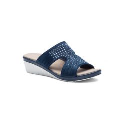 CLARA BARSON WSJD22-01. Niebieskie klapki damskie Clara Barson, bez wzorów, z materiału, bez obcasa. Za 69,99 zł.