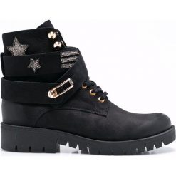 Carinii - Botki. Czarne buty zimowe damskie Carinii, z materiału, z okrągłym noskiem, na obcasie. W wyprzedaży za 269,90 zł.