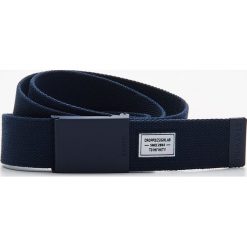 Parciany pasek z metalową klamrą - Granatowy. Niebieskie paski męskie Cropp, w paski. Za 29,99 zł.