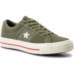Tenisówki CONVERSE - One Star Ox 163198C Field Surplus/Enamel Red/Egret. Zielone półbuty damskie Converse, bez wzorów, ze skóry, bez zapięcia. W wyprzedaży za 249,00 zł.