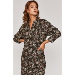 Medicine - Sukienka Pale Femininity. Sukienki damskie MEDICINE, na co dzień, s, w kwiaty, z wiskozy, casualowe, bez kołnierzyka, bez rękawów, mini, proste. Za 119,90 zł.