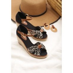 Czarne Espadryle Davila. Czarne koturny damskie Renee, w paski, na średnim obcasie, na koturnie. Za 79,99 zł.