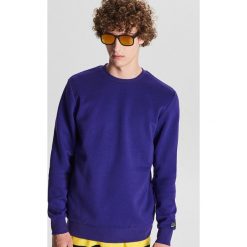 Bluza basic - Fioletowy. Fioletowe bluzy męskie Cropp, s, bez wzorów, bez kołnierzyka, bez rękawów, bez kaptura. Za 59,99 zł.