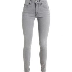 Kings Of Indigo JUNO HIGH Jeansy Slim Fit light grey. Szare jeansy damskie marki Kings Of Indigo, bez wzorów, z elastanu. W wyprzedaży za 356,85 zł.