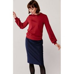 Bluza Molly burgundowa XXS bordo. Czerwone bluzy męskie Marie Zélie, na jesień, s, w paski, z elastanu, klasyczne, z okrągłym kołnierzem, bez rękawów, długie, bez kaptura. Za 167,00 zł.