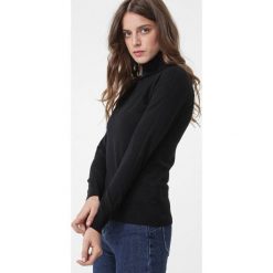 Czarny Golf Wrigleyville. Czarne swetry damskie Born2be, xl, bez wzorów, z dzianiny, z długim rękawem, długie, bez kaptura. Za 89,99 zł.