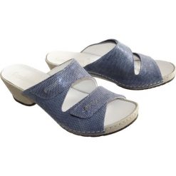 COMFORTABEL 701338-5 blau, klapki damskie. Klapki damskie Comfortabel, bez wzorów, ze skóry, bez obcasa. Za 259,90 zł.