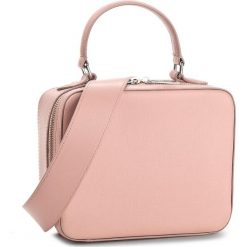Torebka WEEKEND MAXMARA - 55110782600 Pink 002. Różowe torebki klasyczne damskie WEEKEND MaxMara, bez wzorów, ze skóry, klasyczne, duże, bez dodatków. W wyprzedaży za 719,00 zł.