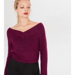 Sweter z dekoltem carmen - Bordowy. Czerwone swetry damskie Mohito, s, bez wzorów, bez rękawów, bez kaptura. Za 119,99 zł.