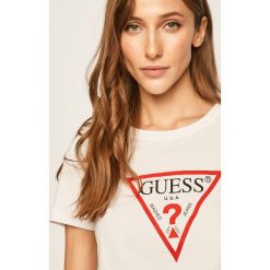 Guess Jeans - T-shirt. Czerwone bluzki damskie Guess Jeans, s, z nadrukiem, z bawełny, z okrągłym kołnierzem. W wyprzedaży za 99,90 zł.