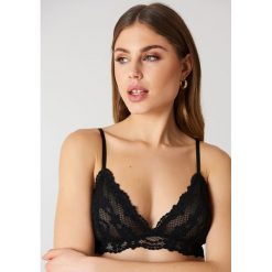 NA-KD Lingerie Biustonosz koronkowy Floral - Black. Czarne biustonosze NA-KD Lingerie, w koronkowe wzory, z koronki. Za 72,95 zł.