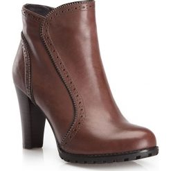 Buty damskie. Pomarańczowe botki damskie Wittchen, ze skóry, klasyczne, na wysokim obcasie, na obcasie, bez zapięcia. W wyprzedaży za 199,90 zł.