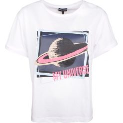 Emporio Armani T-shirt. Bluzki damskie Emporio Armani, bez wzorów, z bawełny, z okrągłym kołnierzem. Za 199,00 zł.