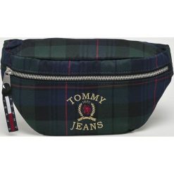 Tommy Jeans - Nerka. Niebieskie walizki marki Tommy Jeans, w paski, z poliesteru. Za 399,90 zł.