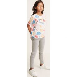 Mango Kids - Jeansy dziecięce Allegrag 104-164 cm. Szare rurki dziewczęce marki Mango Kids, z aplikacjami, z bawełny. Za 69,90 zł.