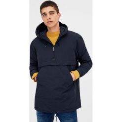Cienka kurtka typu kangur z kapturem. Zielone kurtki męskie Pull&Bear, m, z kapturem. Za 109,00 zł.