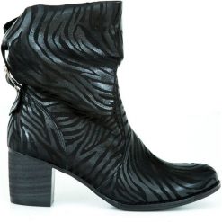 Botki - skóra naturalna - model 497 - kolor czarny zebra. Czarne botki damskie Zapato, ze skóry, bez obcasa, bez zapięcia. W wyprzedaży za 319,20 zł.
