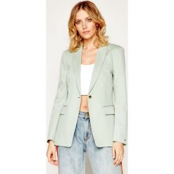 Żakiet TOMMY HILFIGER WW0WW27297. Zielone marynarki damskie TOMMY HILFIGER, bez wzorów, z bawełny. Za 1199,00 zł.