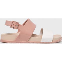 Melissa - Sandały Cosmic Sandal III. Brązowe klapki damskie Melissa, bez wzorów, z gumy, bez obcasa, na szpilce. W wyprzedaży za 259,90 zł.