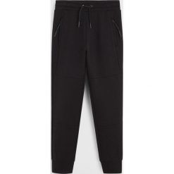 Mango Kids - Spodnie dziecięce Guillem 110-164 cm. Czarne spodnie chłopięce Mango Kids, bez wzorów, z bawełny. Za 69,90 zł.