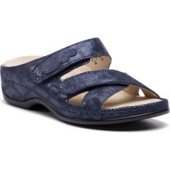 Klapki BERKEMANN - Felia 01023 Blau/Waben/Shiny 303. Niebieskie klapki damskie marki Berkemann, ze skóry, na obcasie. Za 409,00 zł.