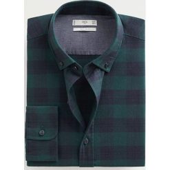 Mango Man - Koszula Claude. Czarne koszule męskie Mango Man, s, bez wzorów, z bawełny, casualowe, button down, z długim rękawem. W wyprzedaży za 89,90 zł.