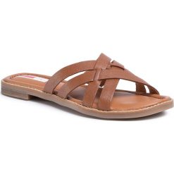 Klapki S.OLIVER - 5-27136-34 Cognac 305. Pomarańczowe klapki damskie S.Oliver, bez wzorów, ze skóry, bez obcasa, na obcasie. Za 169,00 zł.