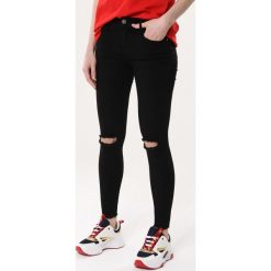 Czarne Spodnie Cry Out. Czarne spodnie damskie Born2be, s, z dzianiny. Za 89,99 zł.