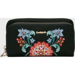 Desigual - Portfel. Czarne portfele damskie Desigual, z haftami, z materiału. Za 249,90 zł.
