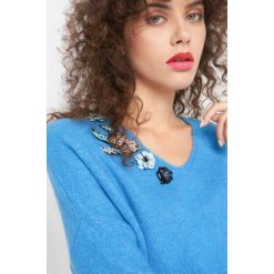 Sweter z ozdobną aplikacją. Różowe bez kategorii Orsay, s, z elastanu. Za 99,99 zł.