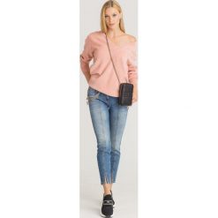 SWETER ELISABETTA FRANCHI. Różowe swetry damskie Elisabetta Franchi, z aplikacjami, z dzianiny, bez rękawów, bez kaptura. Za 1299,00 zł.