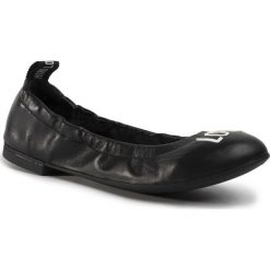 Baleriny LOVE MOSCHINO JA11060G1AIA0000. Czarne baleriny damskie Love Moschino, bez wzorów, bez obcasa. W wyprzedaży za 409,00 zł.