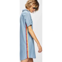 Tommy Jeans - Sukienka. Niebieskie sukienki damskie Tommy Jeans, na co dzień, s, bez wzorów, z bawełny, casualowe, bez kołnierzyka, bez rękawów, mini, proste. Za 449,90 zł.