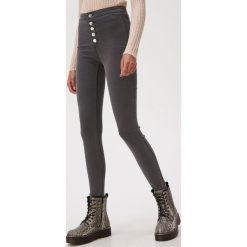 Jeansy skinny z wysokim stanem - Szary. Szare jeansy damskie Sinsay, z podwyższonym stanem. Za 59,99 zł.