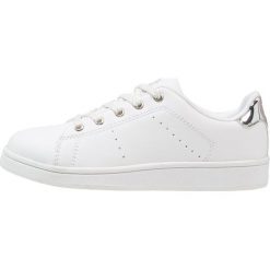 XTI Tenisówki i Trampki silver. Białe trampki dziewczęce Xti, z materiału. Za 169,00 zł.