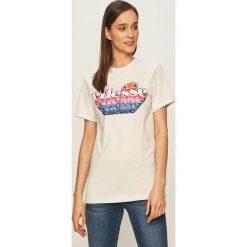 Ellesse - T-shirt. Bluzki damskie Ellesse, z nadrukiem, z bawełny, casualowe, z okrągłym kołnierzem, z krótkim rękawem. W wyprzedaży za 89,90 zł.