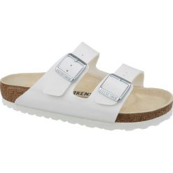 Birkenstock Arizona BF 51731. Białe klapki damskie Birkenstock, bez wzorów, ze skóry, bez obcasa. W wyprzedaży za 249,99 zł.