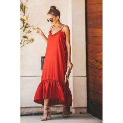 Sukienka DAFNE RED. Czerwone sukienki damskie Sukienka DAFNE RED, s, bez wzorów, bez kołnierzyka, bez rękawów, długie. W wyprzedaży za 69,00 zł.