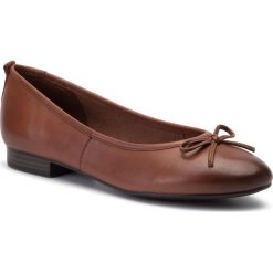 Baleriny TAMARIS - 1-22114-23 Cognac 305. Pomarańczowe baleriny damskie Tamaris, bez wzorów, ze skóry ekologicznej, klasyczne, bez obcasa. Za 199,00 zł.