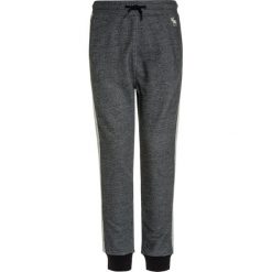 Abercrombie & Fitch SIDE STRIPE Spodnie treningowe dark grey. Szare jeansy chłopięce marki Abercrombie & Fitch. W wyprzedaży za 125,30 zł.