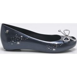 Melissa - Baleriny Ultragirl. Niebieskie meliski damskie marki Melissa, z gumy. W wyprzedaży za 179,90 zł.